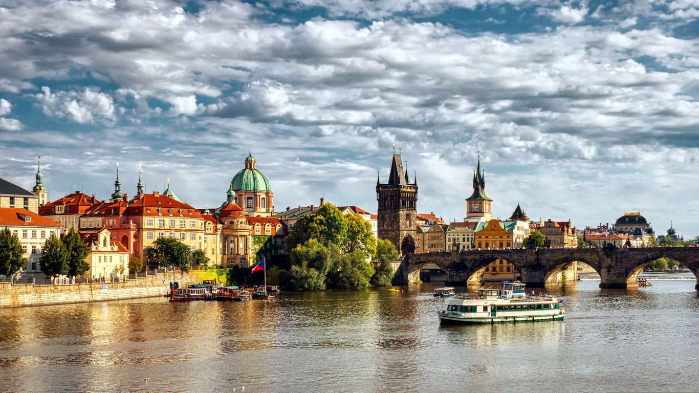 Prague Castle, Little Quarter & Vltava river
